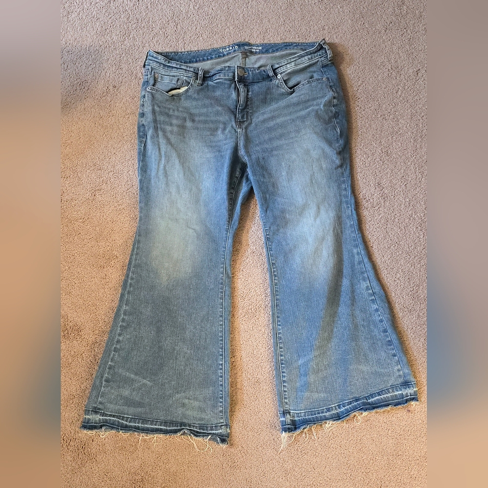 Torrid Perfect Super-flare Midrise Jeans SIZE 20 SHORT